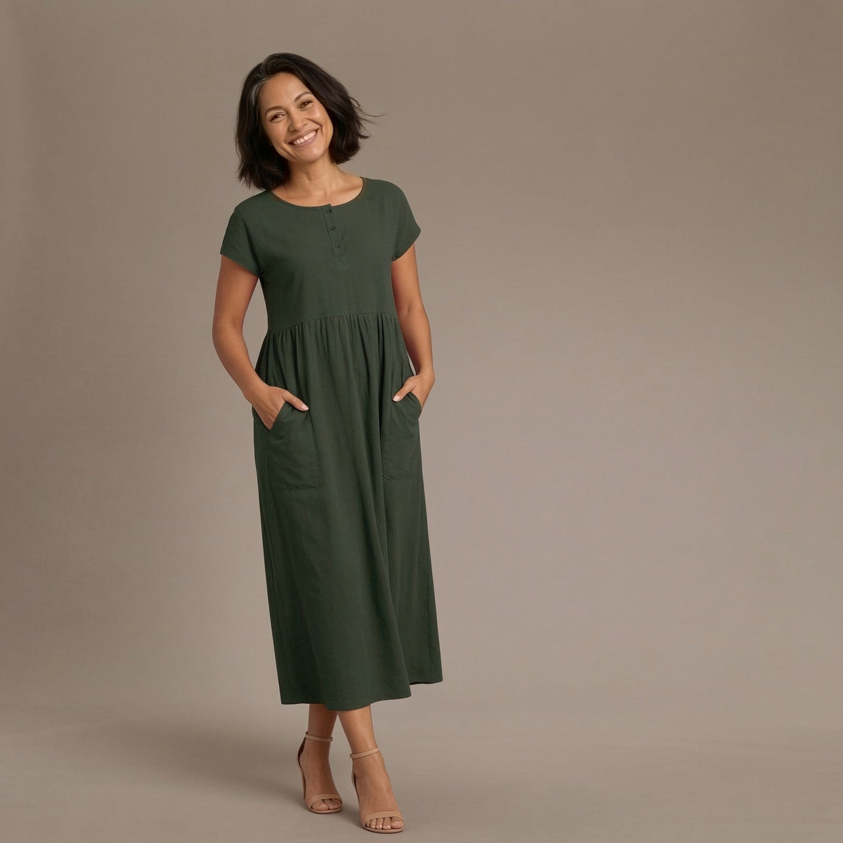 Summer Dress, Relaxed Midi Pocket Dress with Round Neck and Short Sleeves